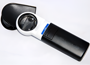 Лупа карманная с подсветкой (10х) - fgospostavki.ru - Белово