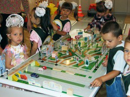 Настольно-напольная игра (магнитно-маркерный макет) "Азбука дорог" с комплектом тематических магнитов - fgospostavki.ru - Белово