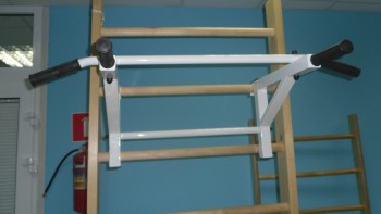 Тренажер турник-брусья навесной на шведскую стенку 1000х600х300 мм - fgospostavki.ru - Белово